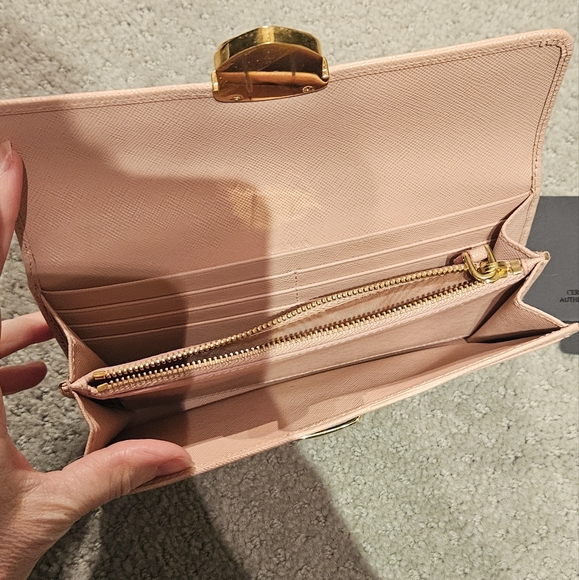 Prada Wallet - Picture 4 of 7